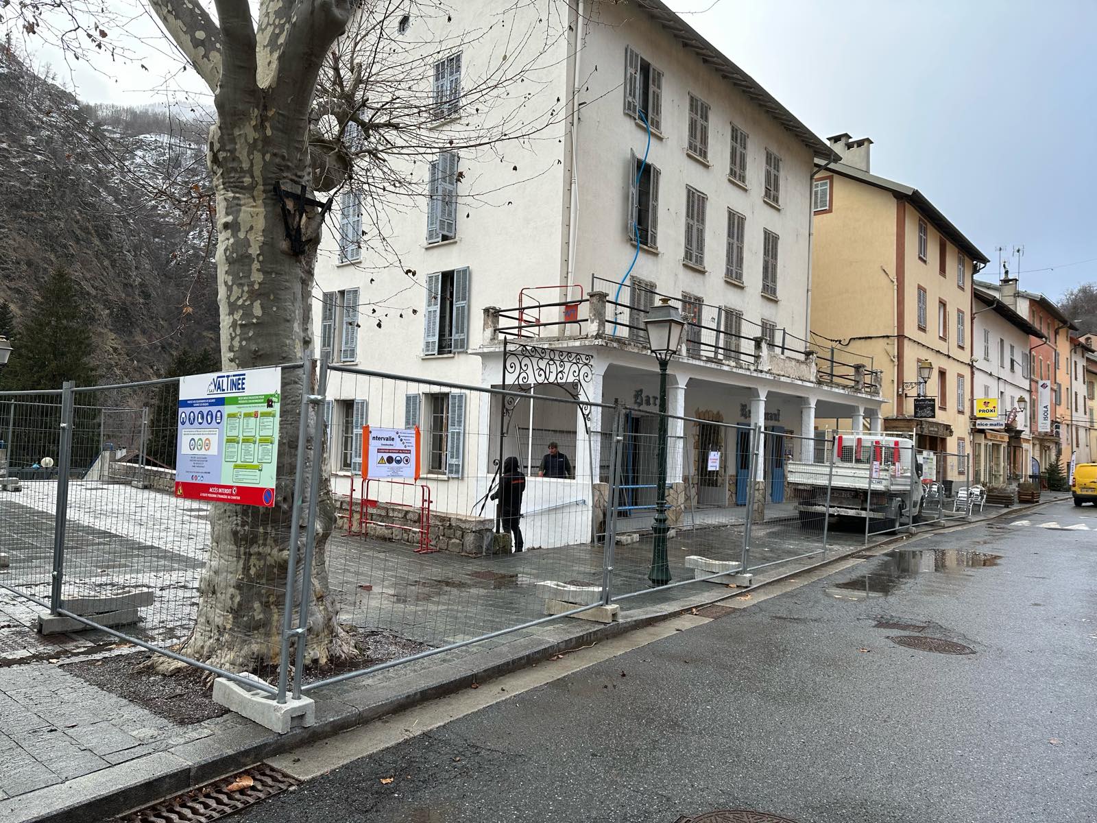 Rénovation d’un hôtel “LE TOURING” à Isola Village